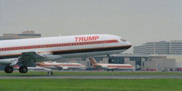 Trump Shuttle Landing at National Airport