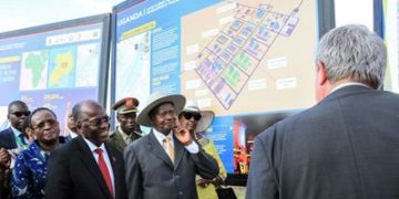Tanzanian President John Magufuli (L) and Ugandan President Yoweri Kaguta Museveni stand in front the project board for the construction of the East Africa Crude Oil Pipeline (EACOP) in Mutukula, Uganda, on November 9, 2017. - The Ugandan government plans to construct an oil pipeline of over 1,400 kilometres from western Uganda, where 6.5 billion barrels of oil have been discovered, to the Indian Ocean coast of Tanzania by 2020. (Photo by Tina SMOLE / AFP)
