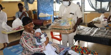 Nana-Asante-Bediatuo-presenting-a-hamper-to-a-nursing-mother