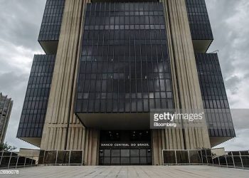 The Central Bank of Brazil headquarters stands in Brasilia, Brazil on Wednesday, Jan. 18, 2017. Foreign direct investment in Brazil soared to a six-year high in December as investors abroad kept an optimistic view of the country's long-term prospects, the central bank said. Photographer: Gustavo Gomes/Bloomberg via Getty Images
