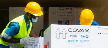 On Friday 26 February 2021, a shipment of COVAX COVID-19 vaccines are offloaded at a UNICEF -supported warehouse in Abidjan. Cote d’Ivoire received 504,000 COVID-19 vaccine doses from the COVAX Facility at the airport in Abidjan.  The vaccines and other equipment are being transported across the world by UNICEF as part of the efforts by the COVAX Facility to ensure equitable access to COVID-19 vaccines. COVAX is co-led by Gavi, the Vaccine Alliance, the World Health Organization (WHO) and the Coalition for Epidemic Preparedness Innovations (CEPI), with UNICEF leading on procurement and delivery of vaccines.  It is the only global initiative that is working with governments and manufacturers to ensure COVID-19 vaccines are available worldwide to both higher-income and lower-income countries.---The COVAX initiative shipped 504,000 doses of the AstraZeneca/Oxford vaccine, licensed by the Serum Institute of India, to India, and 505,000 syringes to Abidjan, on 26 February 2021. This marks the second batch that has been shipped and delivered to Africa by the COVAX Facility in an unprecedented effort to provide at least 2 billion doses of COVID-19 vaccine by the end of 2021.  The vaccine doses were received at Abidjan International Airport by Côte d'Ivoire’s Minister of Health and Public Hygiene, Dr Eugène Aka Aouélé, accompanied by members of the COVAX Facility – the Vaccine Alliance (Gavi), the Coalition for Epidemic Preparedness Innovations (CEPI), the United Nations Children’s Fund (UNICEF) and the World Health Organization (WHO) – in addition to the United Nations Development System (UNDS) Resident Coordinator in Côte d'Ivoire and the ambassadors of the European Union countries, whose funding enabled manufacturing, transport and distribution of the vaccine. The vaccines transported by UNICEF came from India (Mumbai), and were transported through Dubai where a shipment of syringes from a Gavi-funded stockpile was collected from UNICEF's regional su