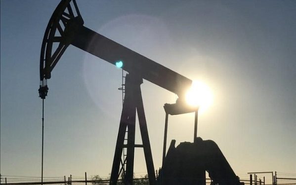 FILE PHOTO: An oil pump is seen operating in the Permian Basin near Midland, Texas, U.S. on May 3, 2017.  REUTERS/Ernest Scheyder/File Photo