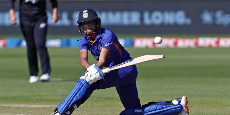 QUEENSTOWN, NEW ZEALAND - FEBRUARY 24: Indina player Harmanprett Kaur bats during game five in the One Day International series between the New Zealand White Ferns and India at John Davies Oval on February 24, 2022 in Queenstown, New Zealand. (Photo by James Allan/Getty Images)