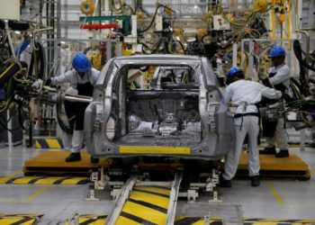 Workers are seen assembling a Mitsubishi Pajero at the Mitsubishi car factory in Bekasi, West Java province, Indonesia April 25, 2017. REUTERS/Beawiharta