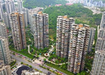 An aerial view of a strange local apartment, which seems like composed of many circles, in the city center, Guiyang city, southwest China's Guizhou province, 26 April 2020. (Photo by Stringer / Imaginechina via AFP)