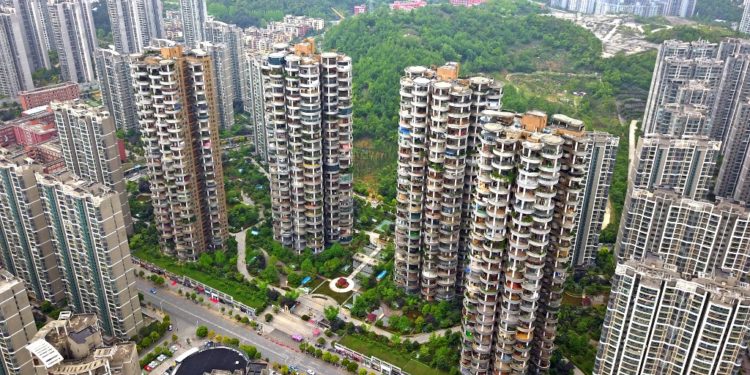 An aerial view of a strange local apartment, which seems like composed of many circles, in the city center, Guiyang city, southwest China's Guizhou province, 26 April 2020. (Photo by Stringer / Imaginechina via AFP)