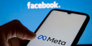 In this photo illustration Meta logo is displayed on smartphone screen and Facebook logo on a computer screen as background in Athens, Greece on October 29, 2021.  (Photo by Nikolas Kokovlis/NurPhoto) (Photo by Nikolas Kokovlis / NurPhoto / NurPhoto via AFP)