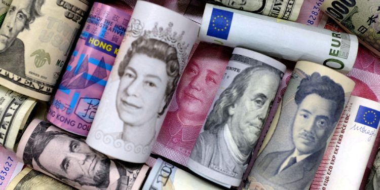 FILE PHOTO: Euro, Hong Kong dollar, U.S. dollar, Japanese yen, pound and Chinese 100 yuan banknotes are seen in this picture illustration, January 21, 2016. REUTERS/Jason Lee