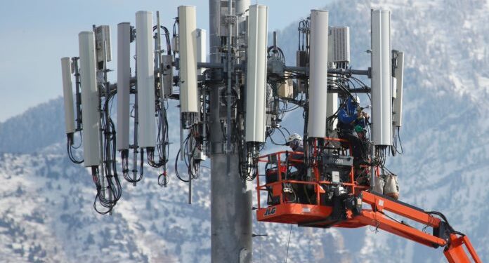 A contract crew for Verizon, works on a cell tower to update it to handle the new 5G network in Orem, Utah on December 10,  2019. - The new 5G cellular network will substantially increase cellular network speeds, opening up new markets for business and individuals. (Photo by GEORGE FREY / AFP) (Photo by GEORGE FREY/AFP via Getty Images)