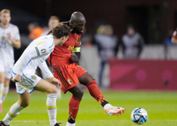 BRUSSEL, BELGIUM - OCTOBER 16: Victor Lindelof of Sweden Romelu Lokaku of Belgium  during the  EURO Qualifier match between Belgium  v Sweden at the King Baudouin Stadium on October 16, 2023 in Brussel Belgium (Photo by Edwin van Zandvoort/Soccrates/Getty Images)