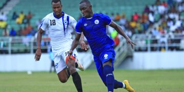 Ampiah Emmanuel of Rivers United is challenged byAdama Belem of Etoile Filante during the CAF Confederation Cup 2023/24 game between Rivers United and Etoile Filante at Godswill Akpabio Stadium in Uyo, Nigeria  on 1 October 2023 © Justina Aniefiok/BackpagePix