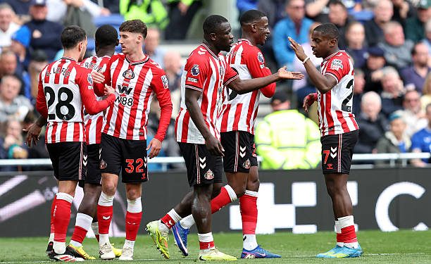 LIVERPOOL, ENGLAND - MAY 17: Brian Brobbey of Sunderland celebrates scoring his team's first goal with teammates during the Premier League match between Everton and Sunderland at Hill Dickinson Stadium on May 17, 2026 in Liverpool, England. (Photo by Matt McNulty/Getty Images)