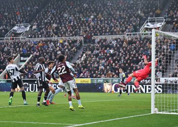 NEWCASTLE UPON TYNE, ENGLAND - JANUARY 25:  Emiliano Martinez of Aston Villa saves from Lewis Miley of Newcastle United during the Premier League match between Newcastle United and Aston Villa at St James' Park on January 25, 2026 in Newcastle upon Tyne, England. (Photo by Robbie Jay Barratt - AMA/Getty Images)