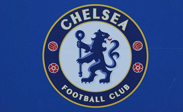 LONDON, ENGLAND - SEPTEMBER 30: The club badge / logo of Chelsea FC is seen during the UEFA Champions League 2025/26 League Phase MD2 match between Chelsea FC and SL Benfica at Stamford Bridge on September 30, 2025 in London, England. (Photo by James Gill - Danehouse/Getty Images)