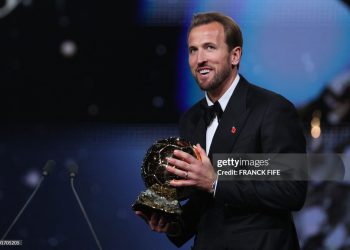 TOPSHOT - England and Bayern Munich forward Harry Kane smiles after receiving the Ballon d'Or award for the best male footballer during the 2026 Ballon d'Or France Football award ceremony at the Palladium Theatre in London on October 26, 2026. (Photo by FRANCK FIFE / AFP via Getty Images)